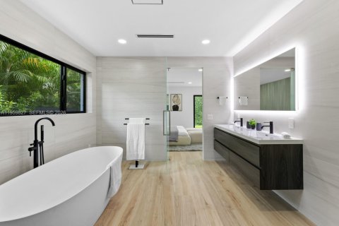 Villa ou maison à vendre à Miami, Floride: 5 chambres, 322.93 m2 № 2024406 - photo 22