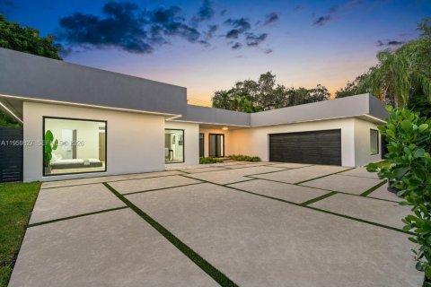 Villa ou maison à Miami, Floride 5 chambres, 322.93 m2 № 2024406
