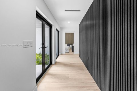 Villa ou maison à vendre à Miami, Floride: 5 chambres, 322.93 m2 № 2024406 - photo 9