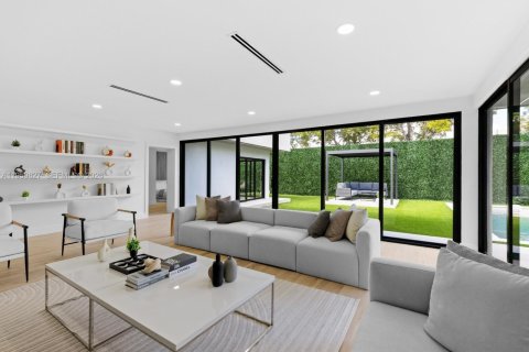 Villa ou maison à vendre à Miami, Floride: 5 chambres, 322.93 m2 № 2024406 - photo 26