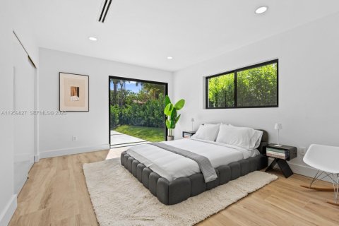 Villa ou maison à vendre à Miami, Floride: 5 chambres, 322.93 m2 № 2024406 - photo 12