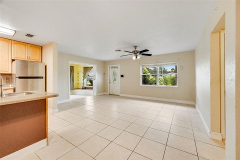 House in Merrit Island, Florida 3 bedrooms, 180.04 sq.m. № 1849812 - photo 7