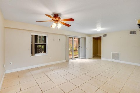 House in Merrit Island, Florida 3 bedrooms, 180.04 sq.m. № 1849812 - photo 14