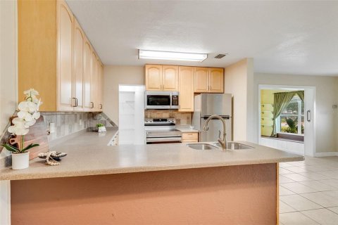House in Merrit Island, Florida 3 bedrooms, 180.04 sq.m. № 1849812 - photo 9