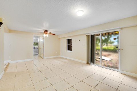 House in Merrit Island, Florida 3 bedrooms, 180.04 sq.m. № 1849812 - photo 13