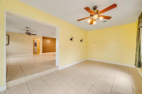 House in Merrit Island, Florida 3 bedrooms, 180.04 sq.m. № 1849812 - photo 16