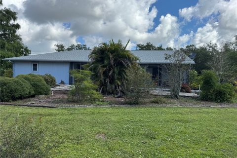House in Port Charlotte, Florida 3 bedrooms, 117.99 sq.m. № 1884537 - photo 2