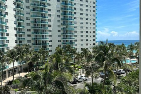 Condo in Hollywood, Florida, 2 bedrooms  № 1788401 - photo 10