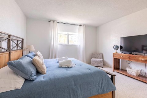 Condo in Hollywood, Florida, 2 bedrooms  № 1788401 - photo 7