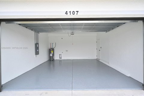 House in Lehigh Acres, Florida 3 bedrooms № 2068880 - photo 13