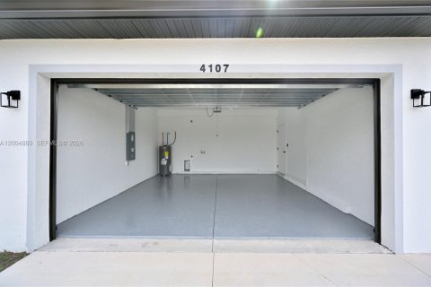 House in Lehigh Acres, Florida 3 bedrooms № 2068880 - photo 12