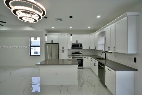 House in Lehigh Acres, Florida 3 bedrooms № 2068880 - photo 22