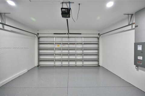 House in Lehigh Acres, Florida 3 bedrooms № 2068880 - photo 16