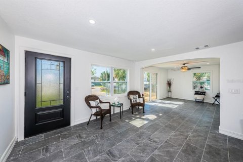House in Saint Petersburg, Florida 2 bedrooms, 122.26 sq.m. № 1719584 - photo 11