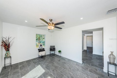 House in Saint Petersburg, Florida 2 bedrooms, 122.26 sq.m. № 1719584 - photo 18