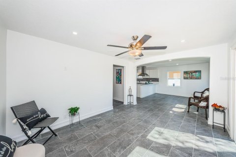 House in Saint Petersburg, Florida 2 bedrooms, 122.26 sq.m. № 1719584 - photo 17