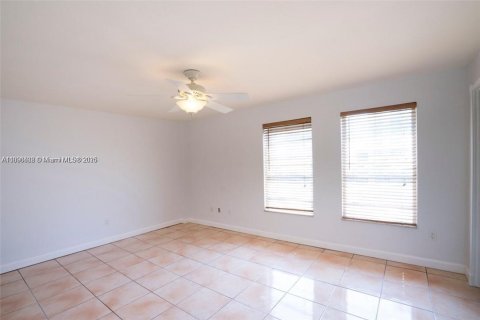 Снять в аренду кондоминиум в Майами-Бич, Флорида 1 спальня, 70.61м2, № 1948152 - фото 4