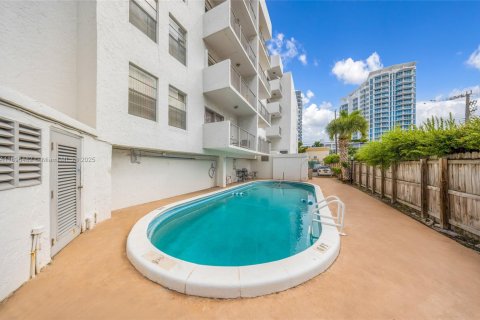 Снять в аренду кондоминиум в Майами-Бич, Флорида 1 спальня, 70.61м2, № 1948152 - фото 24
