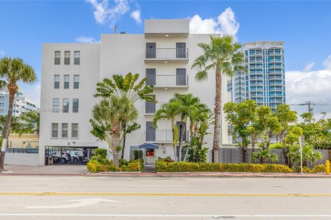 Снять в аренду кондоминиум в Майами-Бич, Флорида 1 спальня, 70.61м2, № 1948152 - фото 19