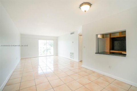 Снять в аренду кондоминиум в Майами-Бич, Флорида 1 спальня, 70.61м2, № 1948152 - фото 3