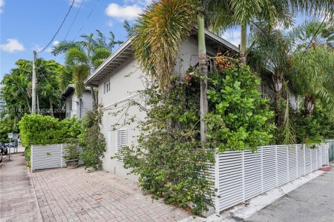 Condominio en alquiler en Miami Beach, Florida, 4 dormitorios, 170.01 m2 № 1996920 - foto 4