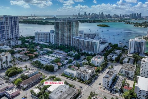 Condominio en alquiler en Miami Beach, Florida, 4 dormitorios, 170.01 m2 № 1996920 - foto 30