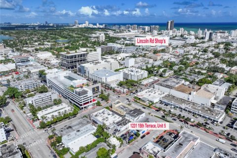 Condominio en alquiler en Miami Beach, Florida, 4 dormitorios, 170.01 m2 № 1996920 - foto 29