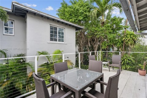 Condominio en alquiler en Miami Beach, Florida, 4 dormitorios, 170.01 m2 № 1996920 - foto 24