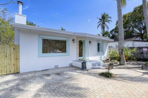Casa en alquiler en Fort Lauderdale, Florida, 2 dormitorios № 954588 - foto 1