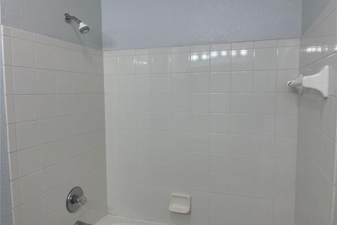 Condo in Tampa, Florida, 2 bedrooms  № 1850285 - photo 13