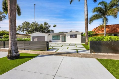 Casa en venta en Hollywood, Florida, 3 dormitorios, 160.35 m2 № 1938602 - foto 2