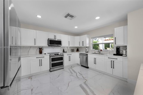 Casa en venta en Hollywood, Florida, 3 dormitorios, 160.35 m2 № 1938602 - foto 17