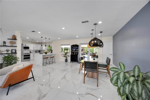 Casa en venta en Hollywood, Florida, 3 dormitorios, 160.35 m2 № 1938602 - foto 12