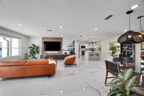Casa en venta en Hollywood, Florida, 3 dormitorios, 160.35 m2 № 1938602 - foto 8