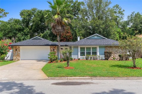 House in Longwood, Florida 4 bedrooms, 215.72 sq.m. № 2277589
