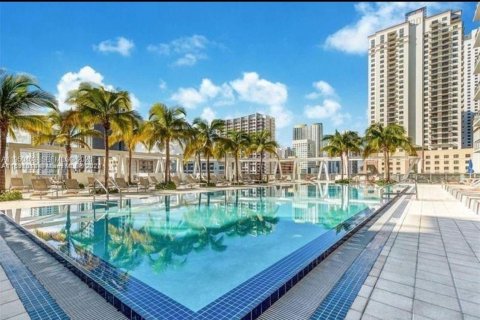 Снять в аренду кондоминиум в Майами, Флорида 2 спальни, 102.75м2, № 2005883 - фото 14