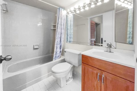 Condominio en alquiler en Miami, Florida, 2 dormitorios, 111.48 m2 № 1993946 - foto 14