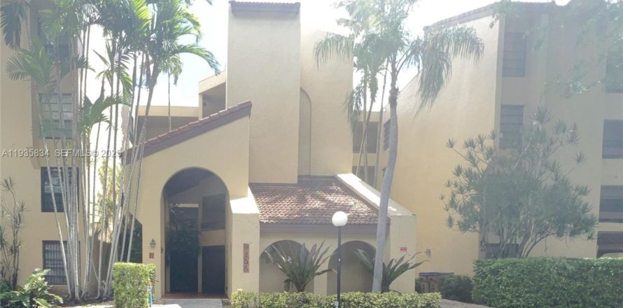 Condominio en Miami, Florida, 2 dormitorios  № 1993946