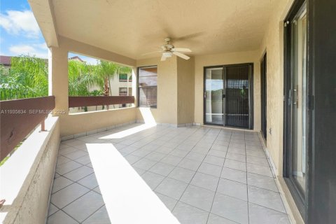 Condominio en alquiler en Miami, Florida, 2 dormitorios, 111.48 m2 № 1993946 - foto 18