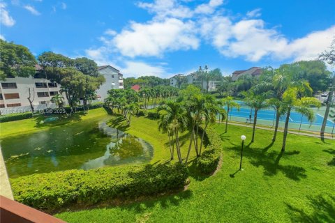 Condominio en alquiler en Miami, Florida, 2 dormitorios, 111.48 m2 № 1993946 - foto 19