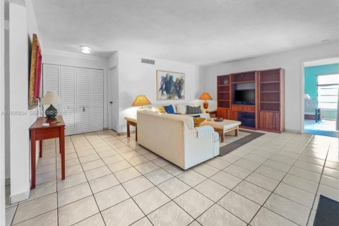 Condominio en alquiler en Miami, Florida, 2 dormitorios, 111.48 m2 № 1993946 - foto 3