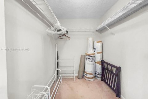 Condominio en alquiler en Miami, Florida, 2 dormitorios, 111.48 m2 № 1993946 - foto 12