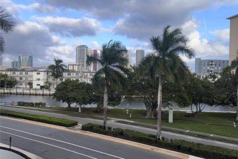 Copropriété à vendre à Hallandale Beach, Floride: 2 chambres, 89.65 m2 № 1976680 - photo 22