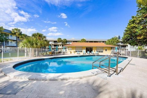 Copropriété à vendre à Hallandale Beach, Floride: 2 chambres, 89.65 m2 № 1976680 - photo 24