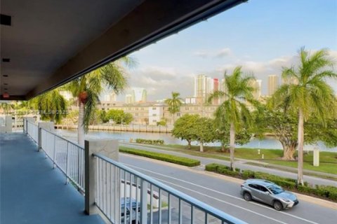 Copropriété à vendre à Hallandale Beach, Floride: 2 chambres, 89.65 m2 № 1976680 - photo 26
