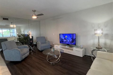 Copropriété à vendre à Hallandale Beach, Floride: 2 chambres, 89.65 m2 № 1976680 - photo 3
