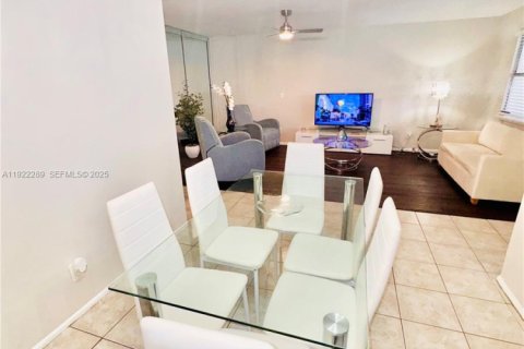 Copropriété à vendre à Hallandale Beach, Floride: 2 chambres, 89.65 m2 № 1976680 - photo 2