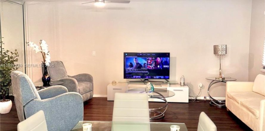 Condo à Hallandale Beach, Floride, 2 chambres  № 1976680
