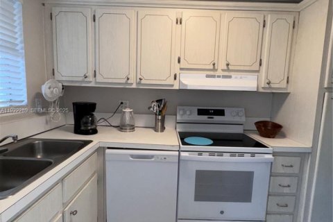 Copropriété à vendre à Hallandale Beach, Floride: 2 chambres, 89.65 m2 № 1976680 - photo 10