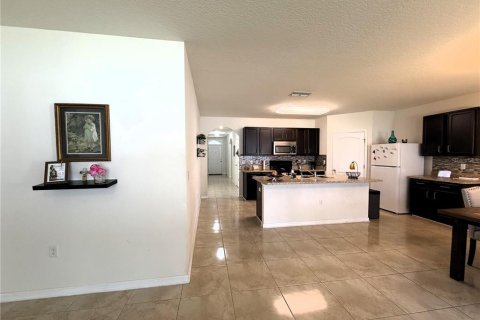 Villa ou maison à louer à Winter Haven, Floride: 4 chambres, 171.96 m2 № 2434983 - photo 8